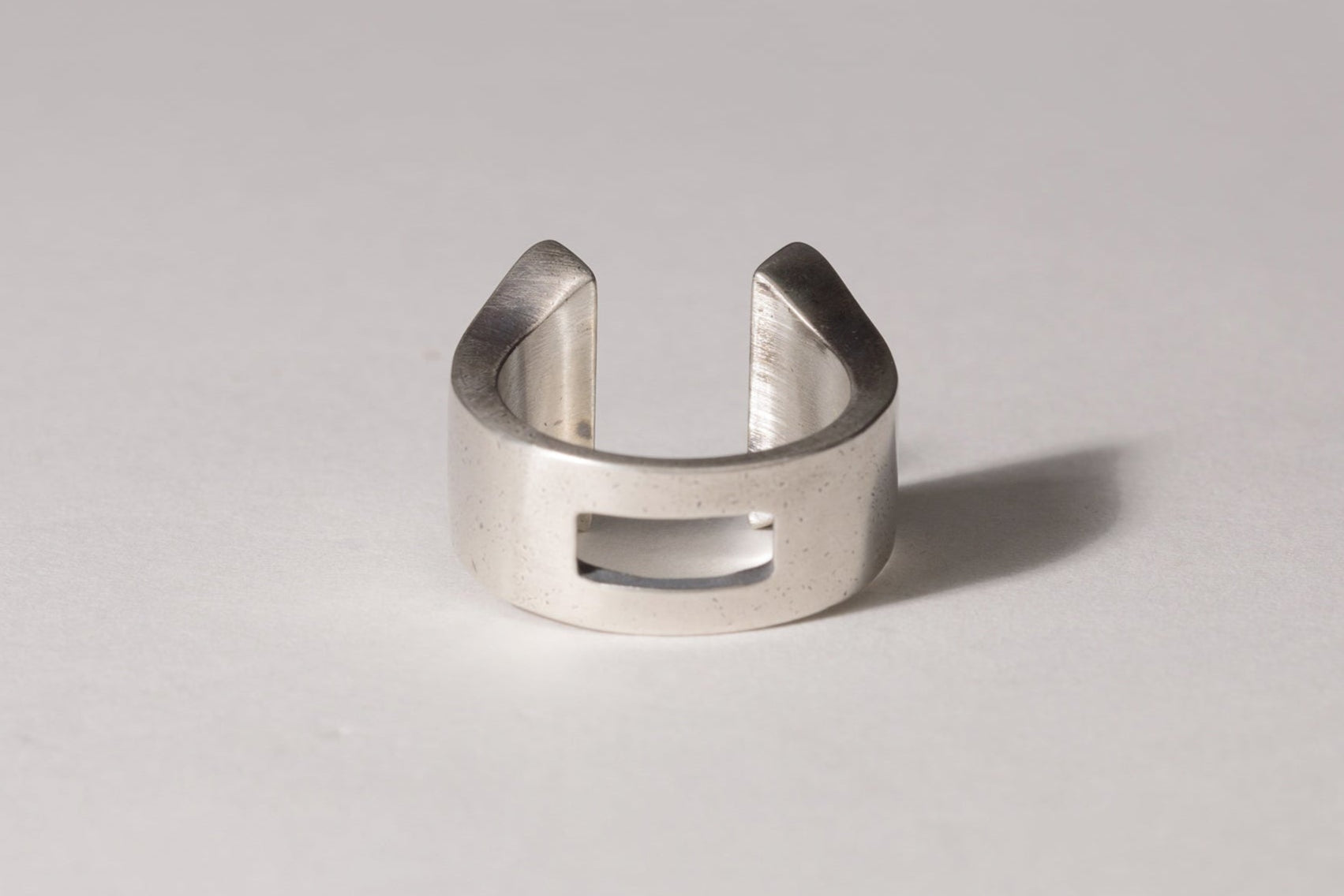BOLD TAPERED OPEN RING