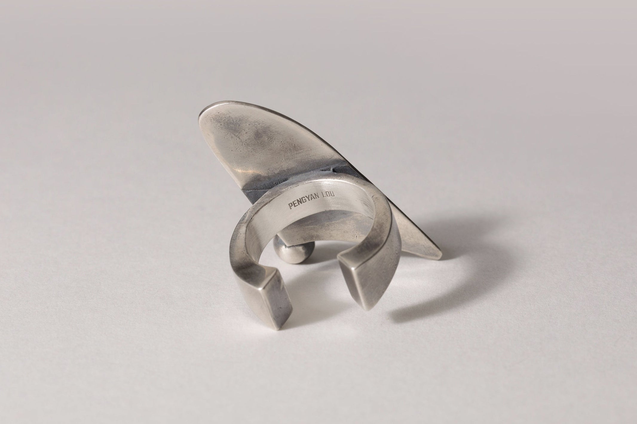 OPEN CURVED LAYERED RING