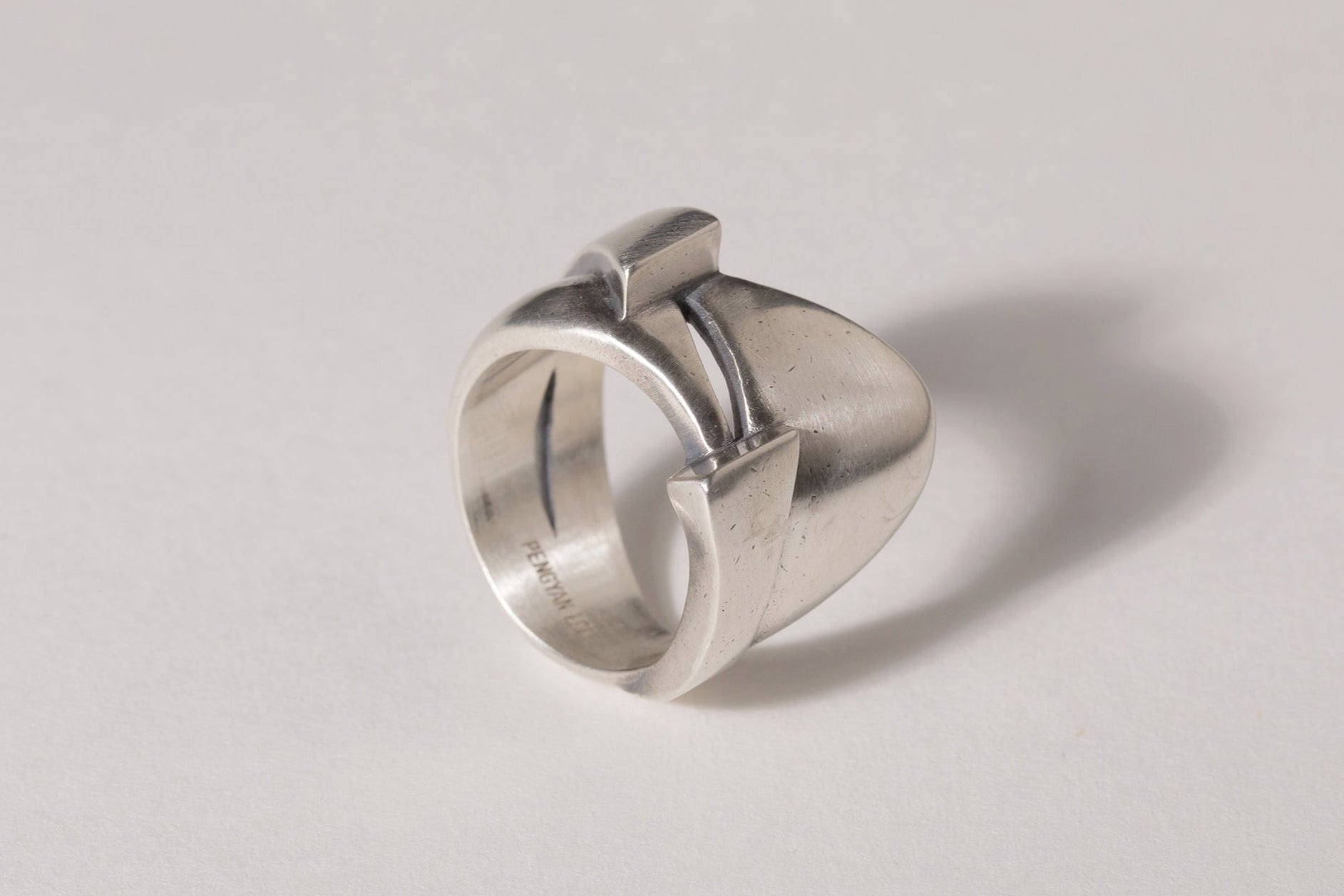 TWISTED INTERLOCK RING