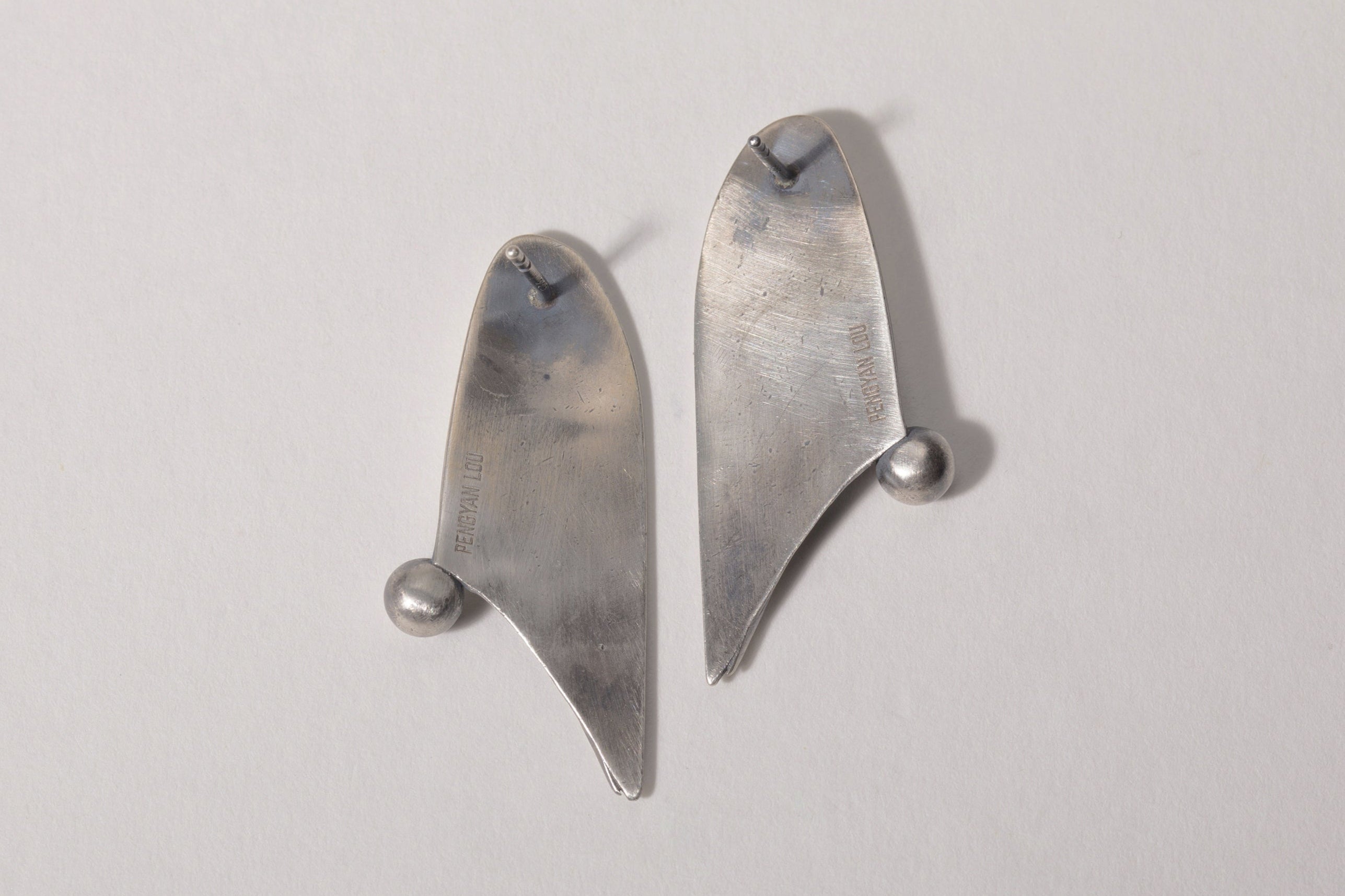 SHARP CURVED EARRINGS