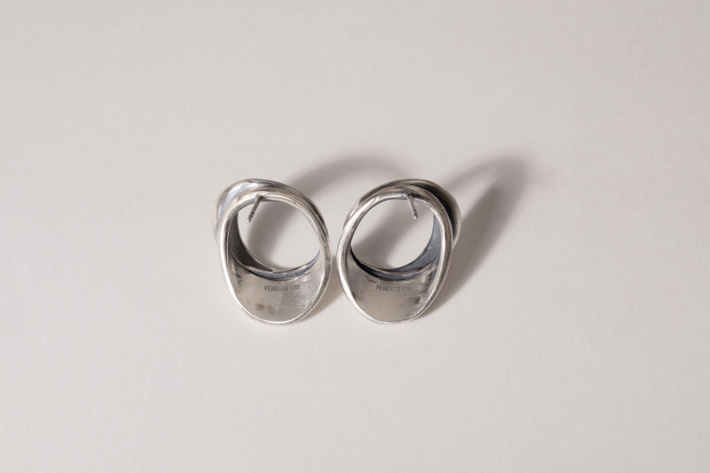 SCULPTED MOTION EARRINGS