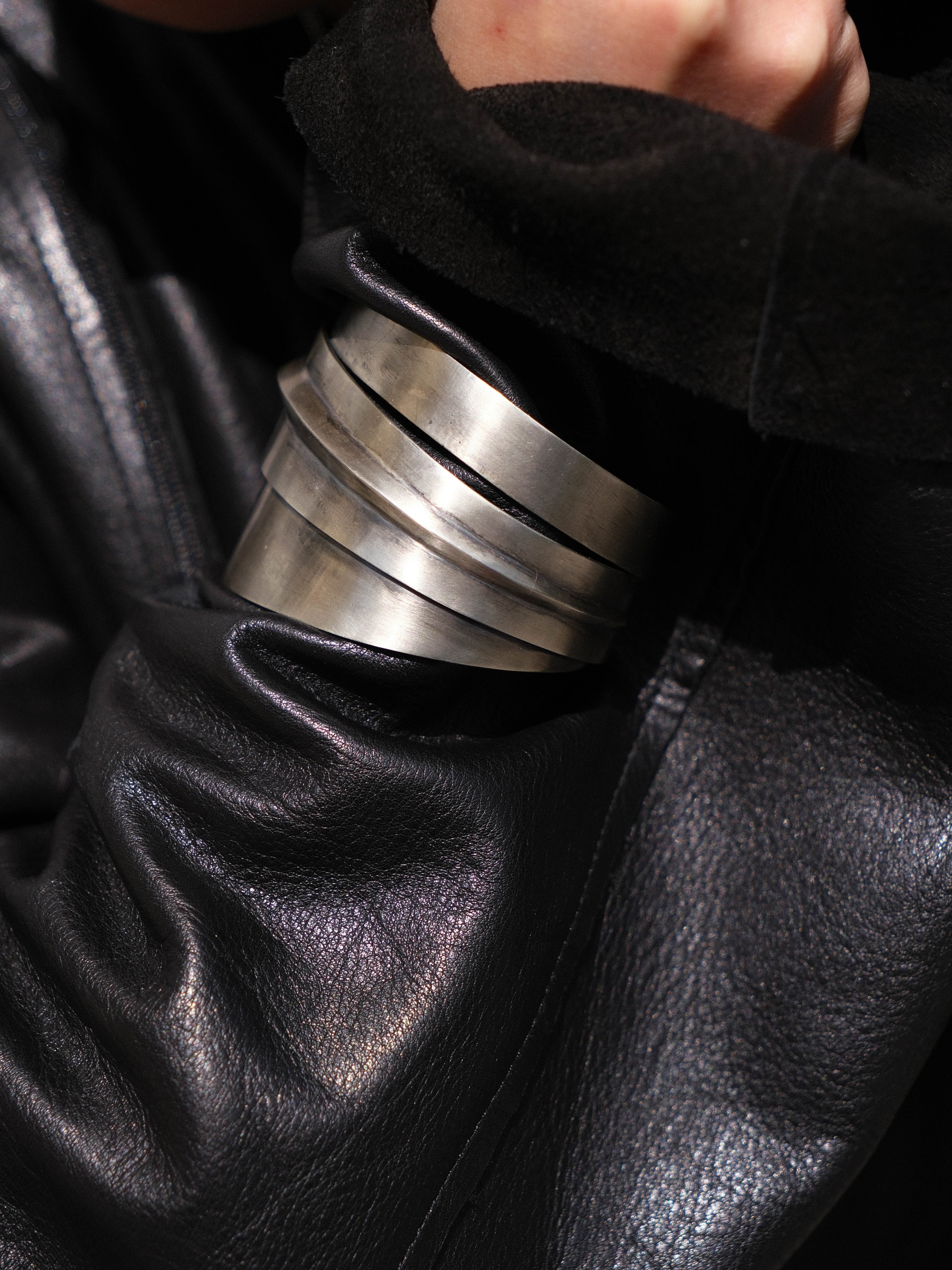 PLEATED CUFF