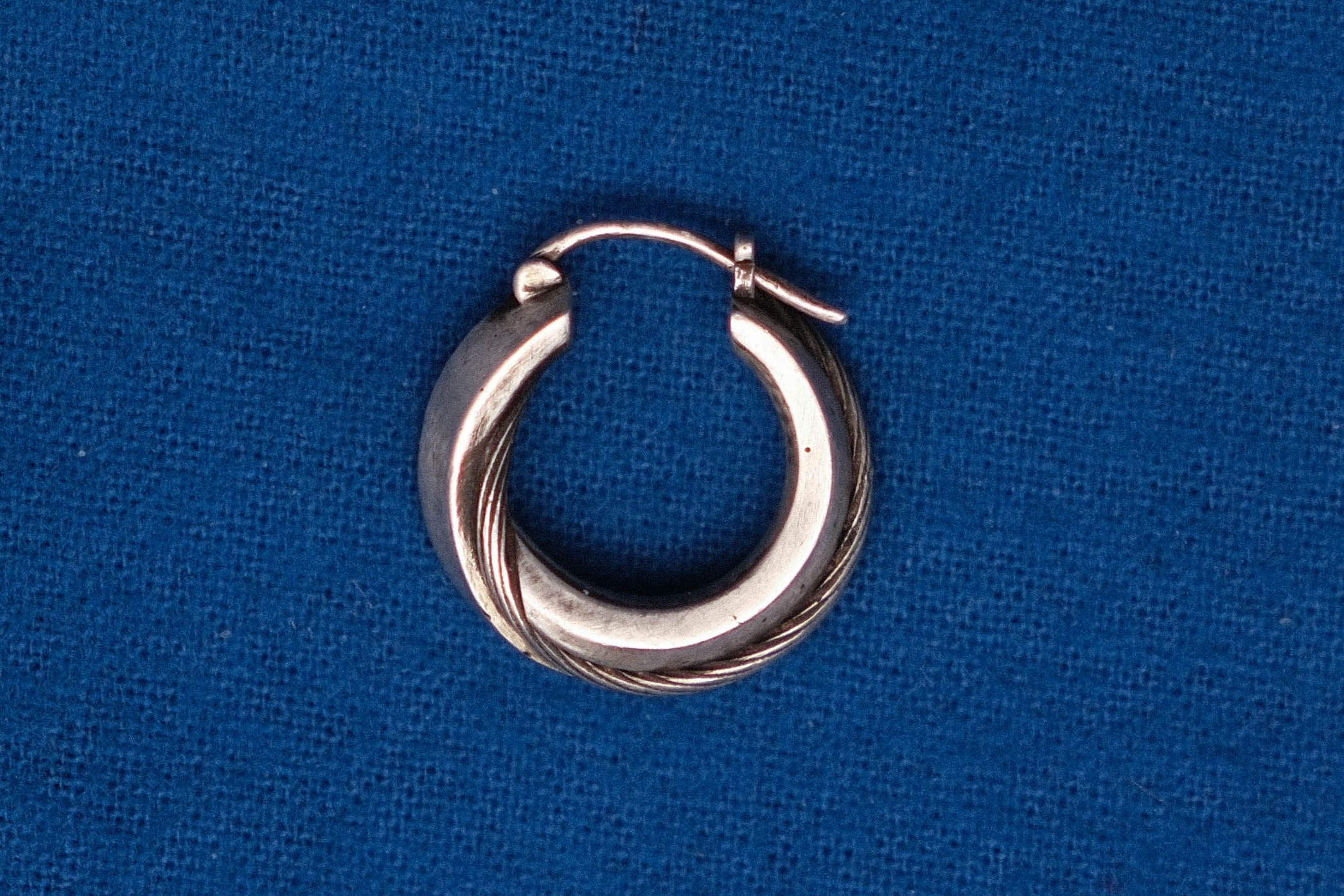 SPIRAL INSET EARRING