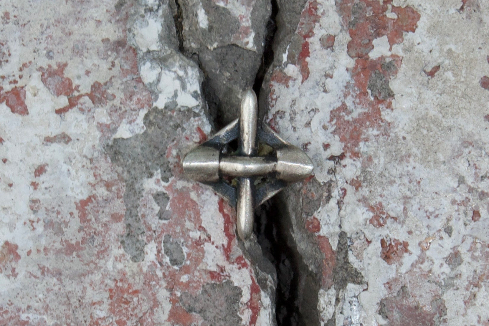 CROSS-LINK STUD