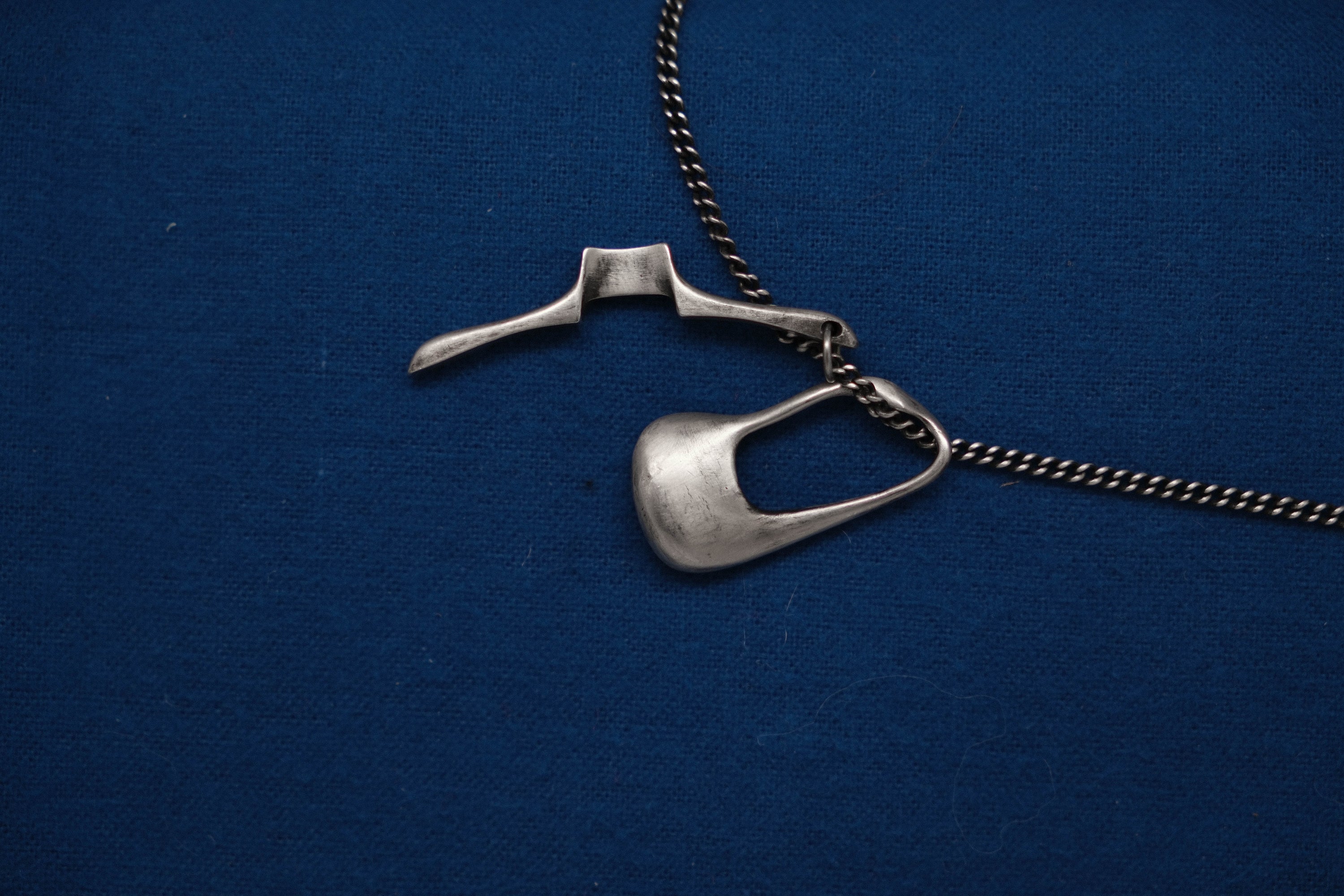HANGER-BAG NECKLACE
