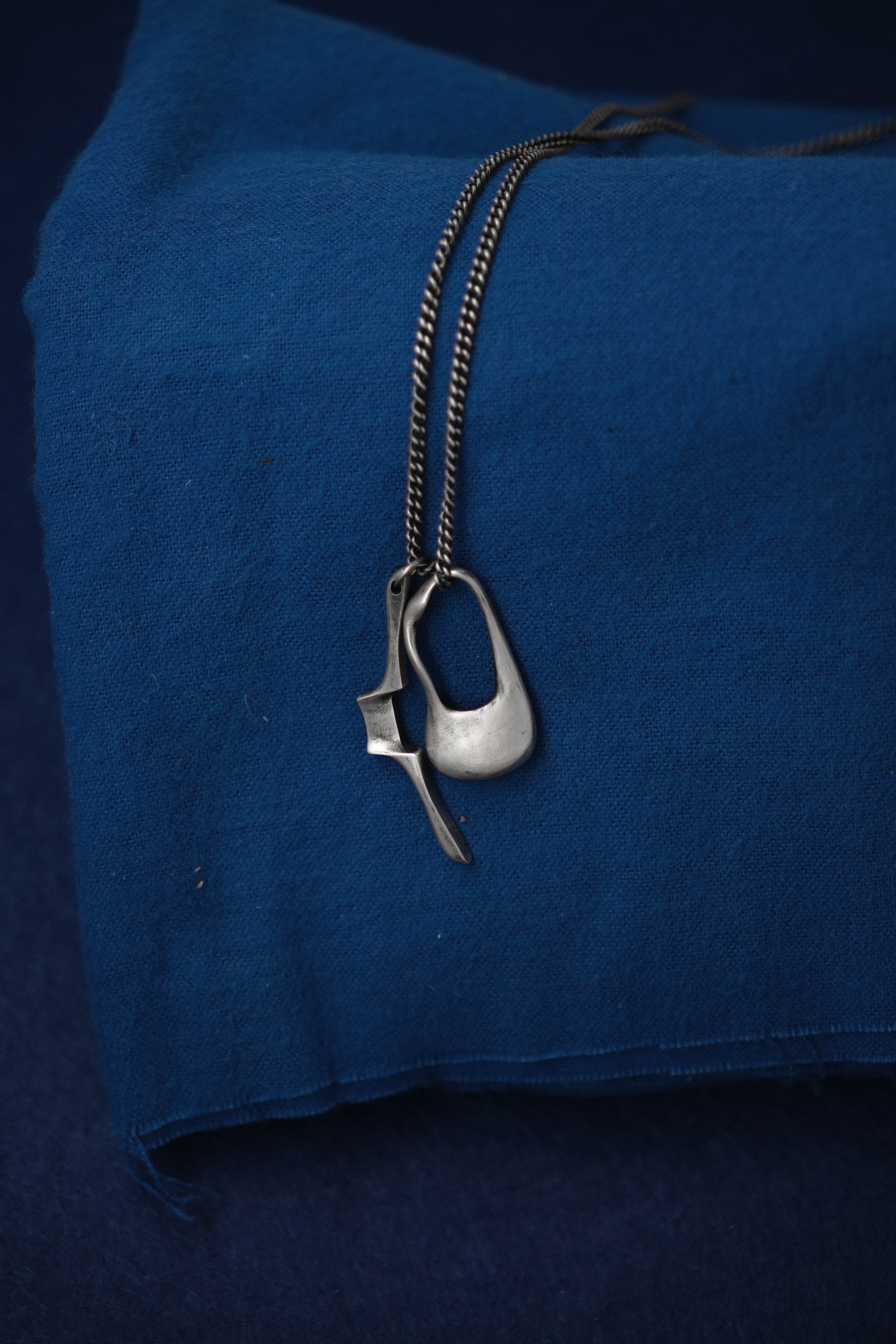 HANGER-BAG NECKLACE