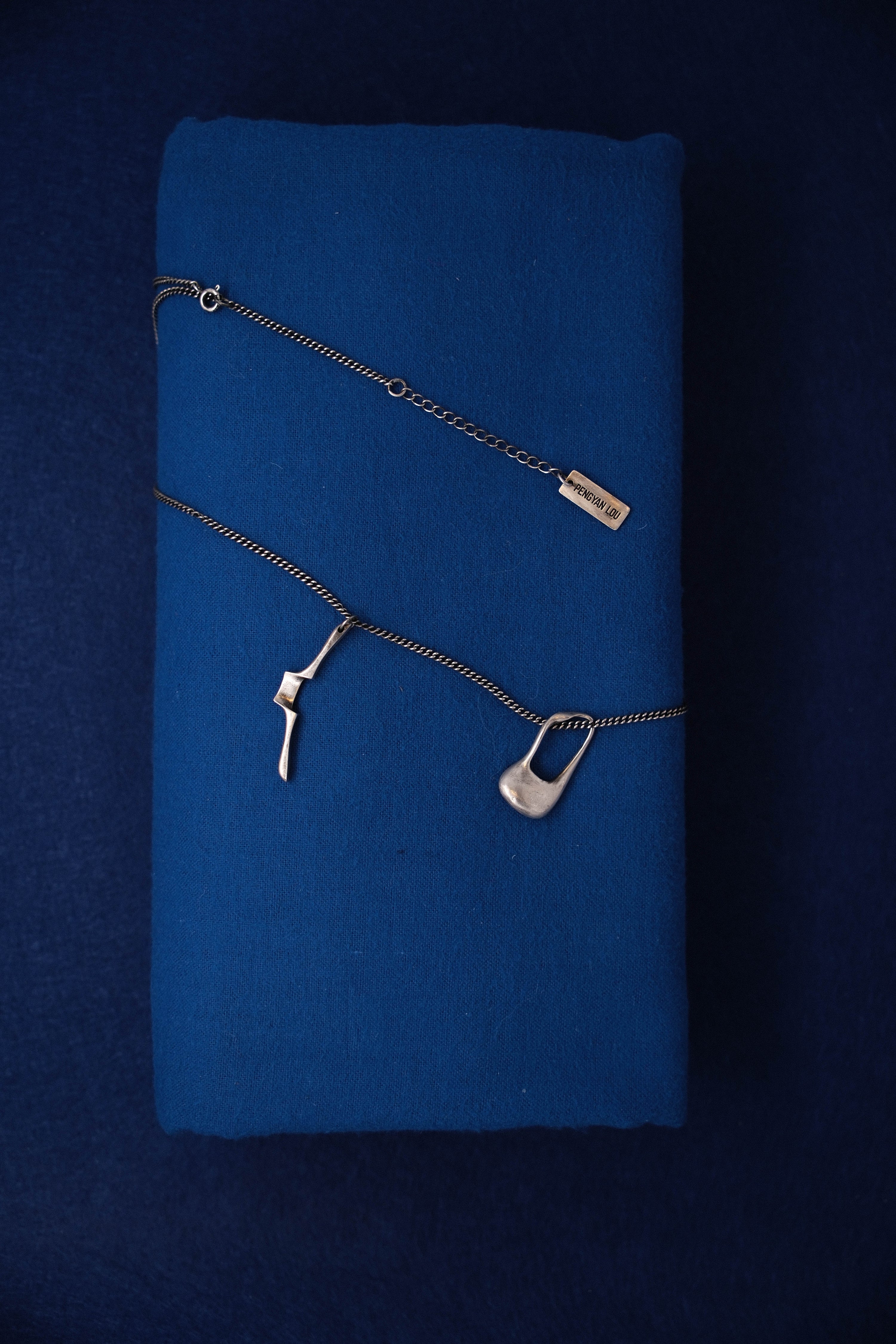 HANGER-BAG NECKLACE
