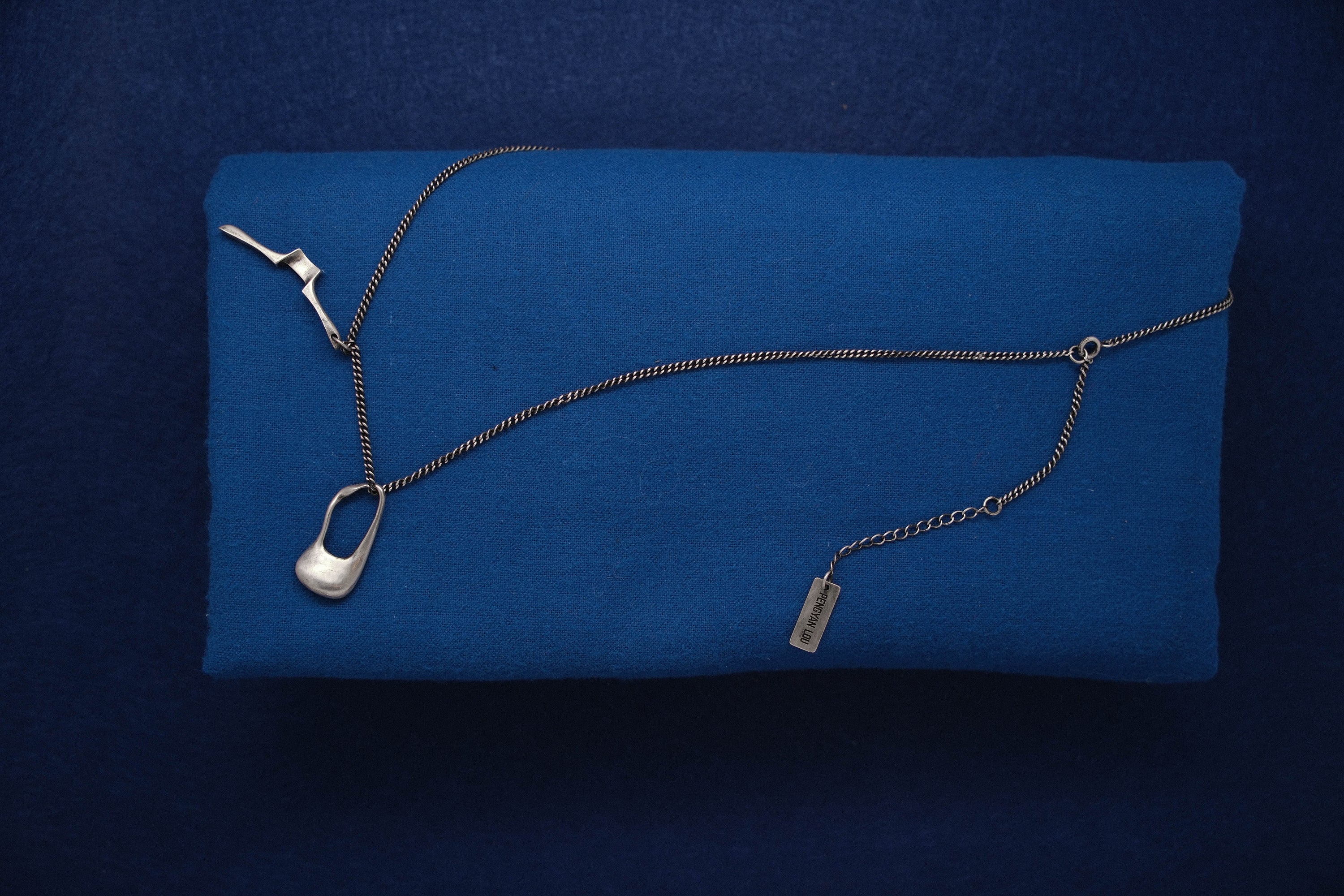 HANGER-BAG NECKLACE