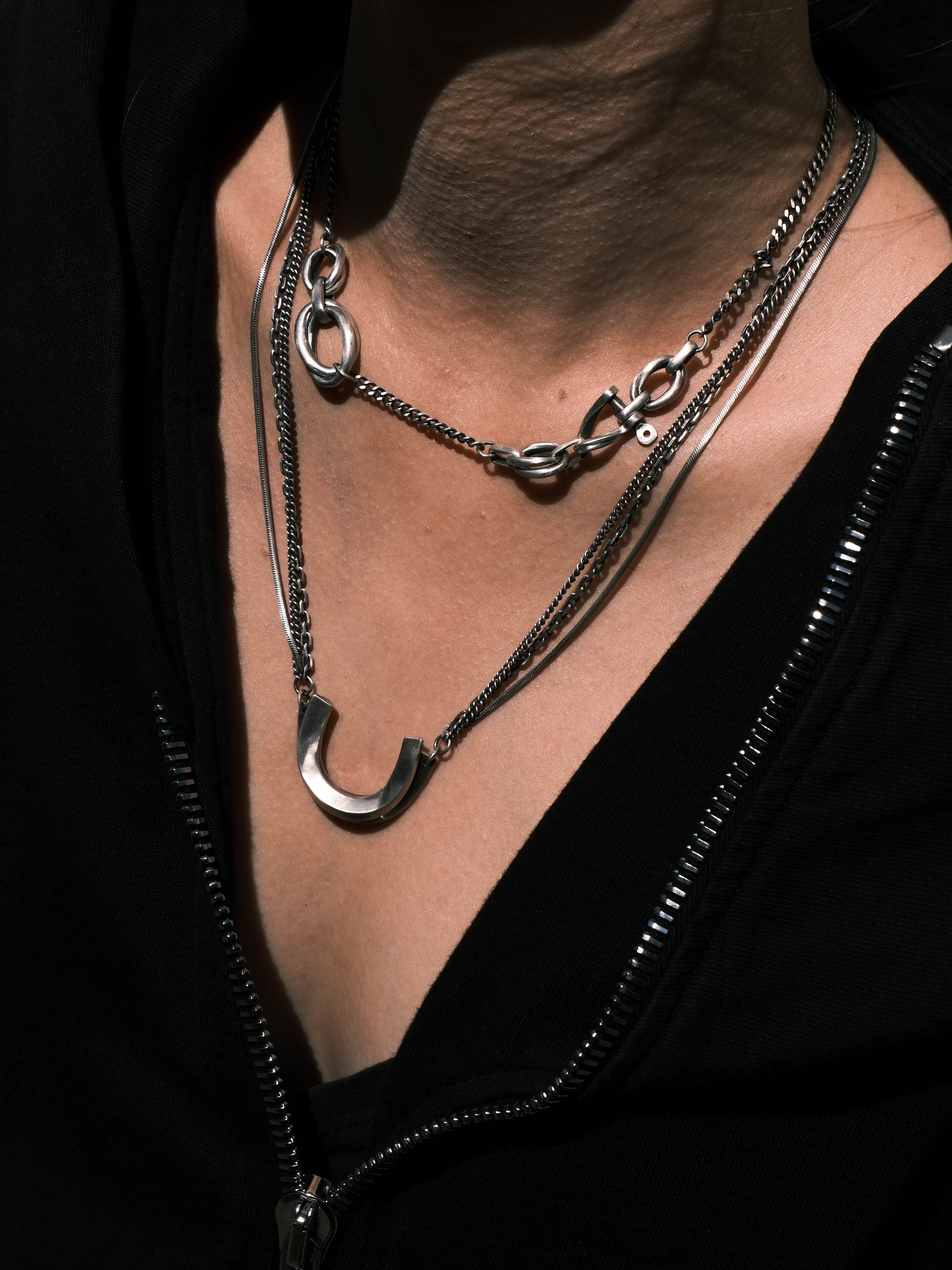 CLEVIS NECKLACE
