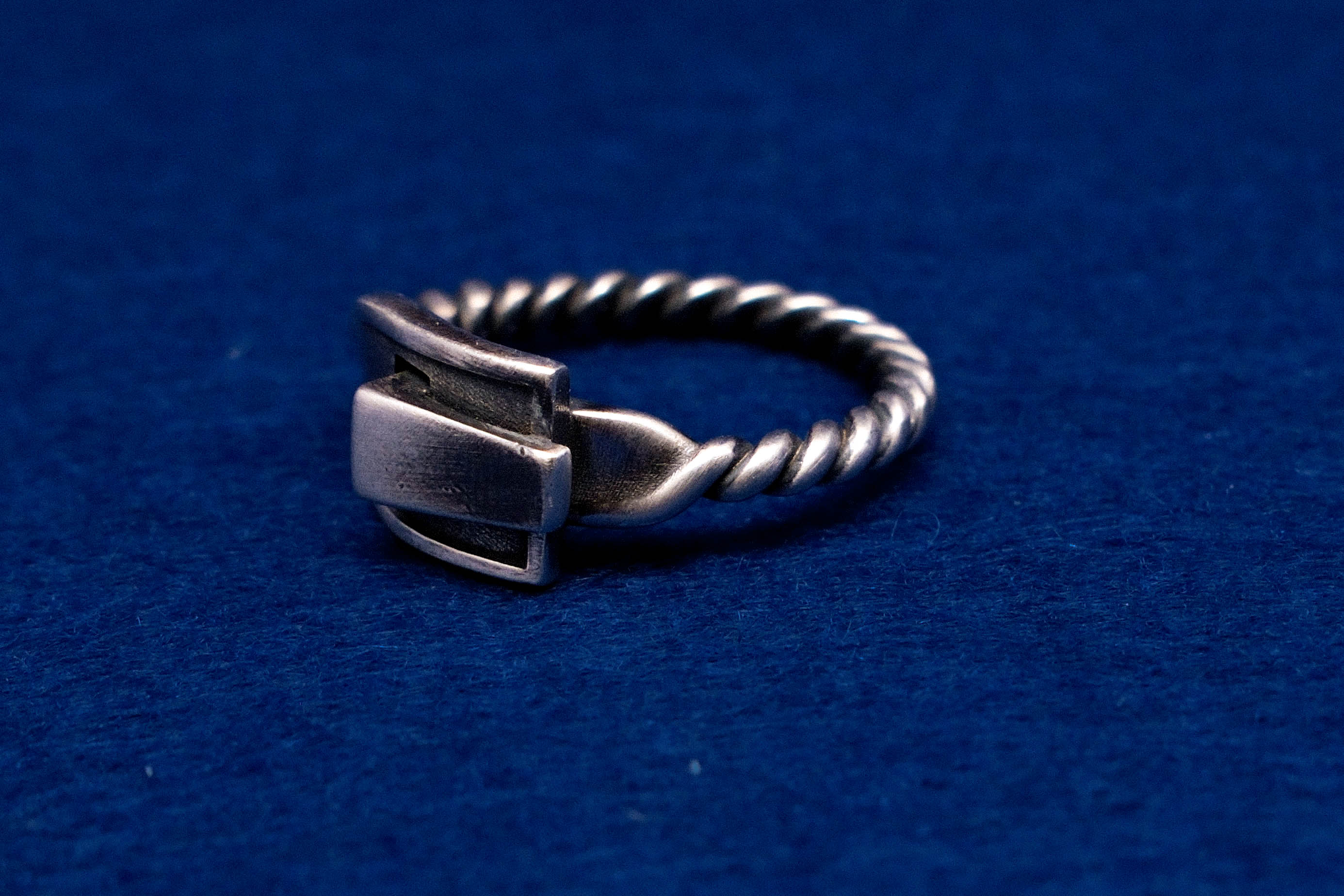 INTERLOCK BUCKLE RING