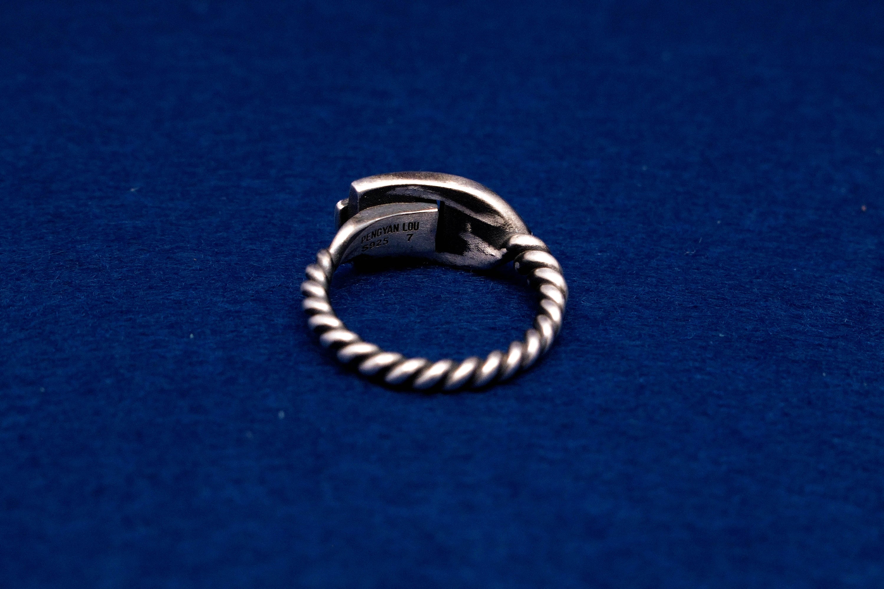 INTERLOCK BUCKLE RING