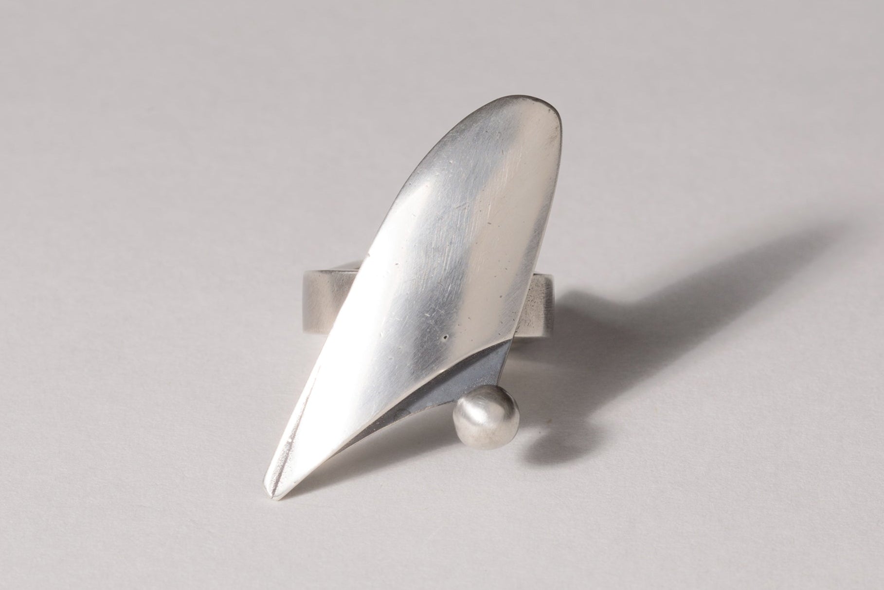 OPEN CURVED LAYERED RING