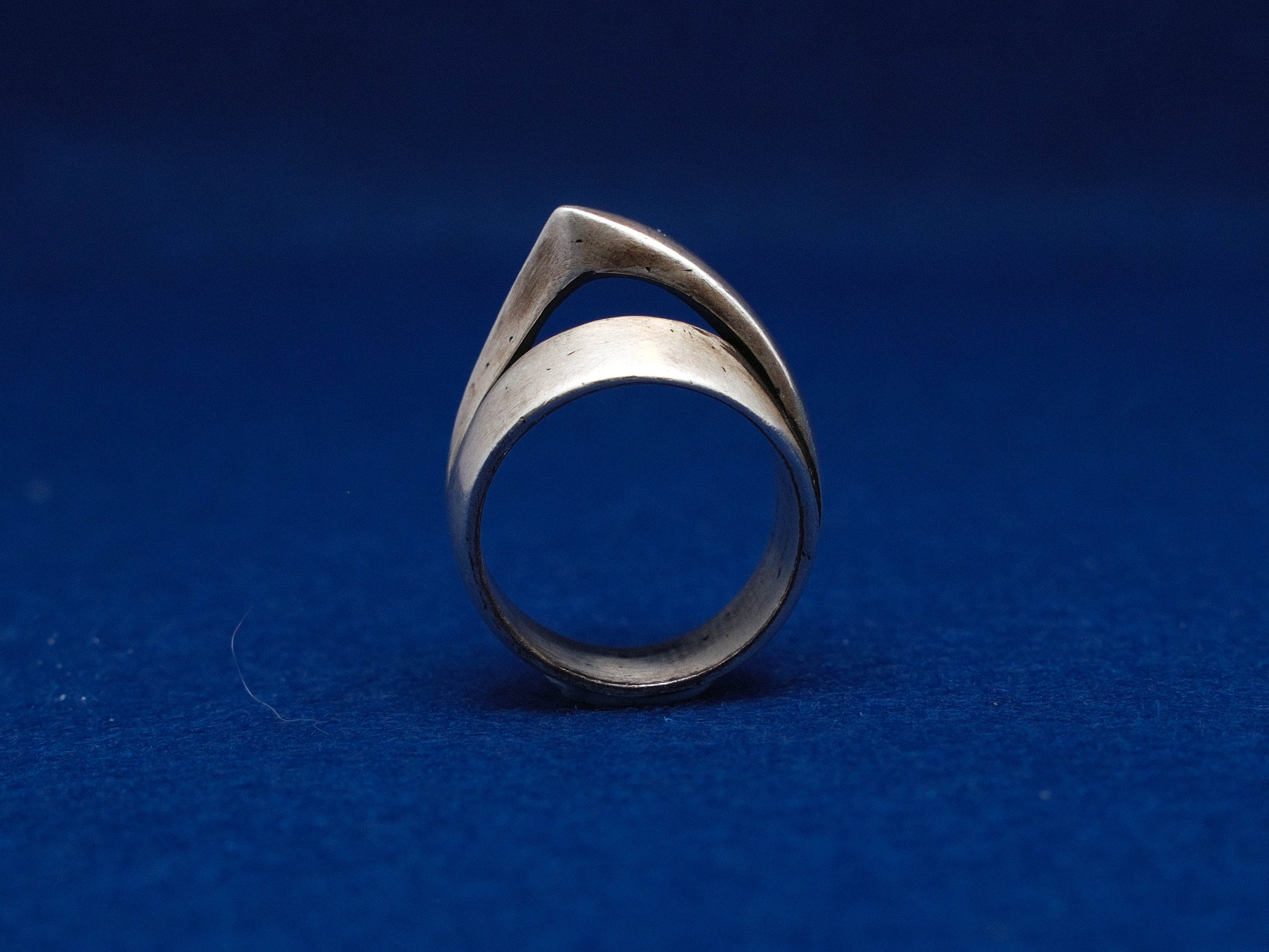GEOMETRIC OVERLAP RING
