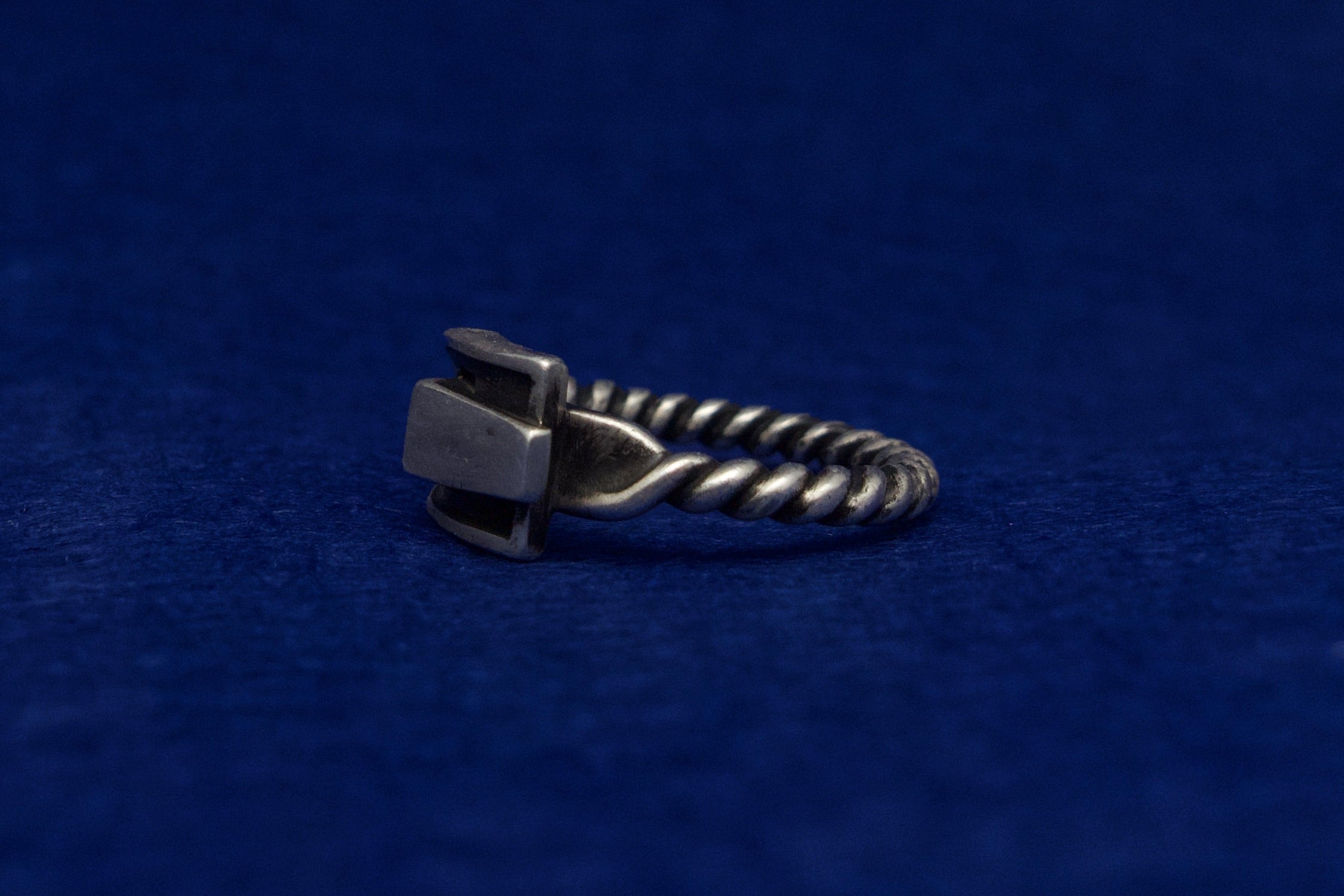 INTERLOCK BUCKLE RING