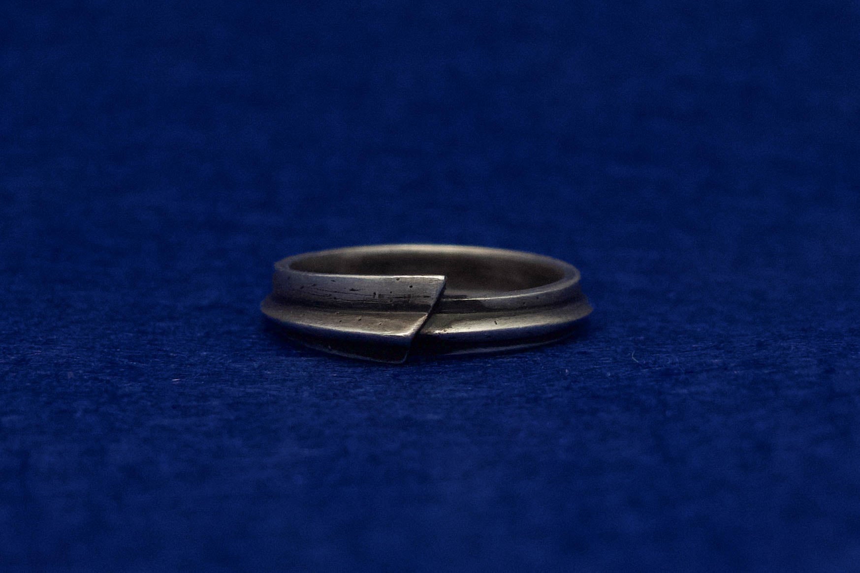 MOULDED TRACE RING